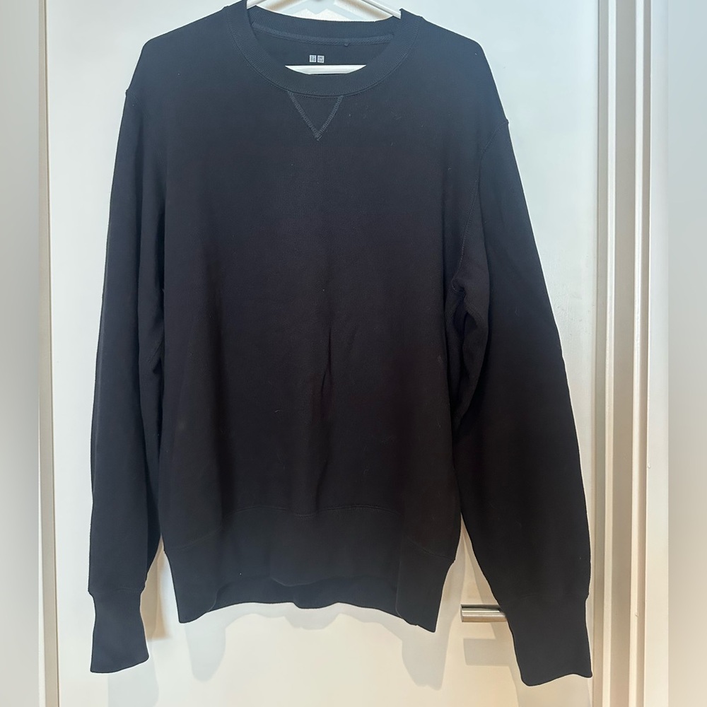 Uniqlo Men's Black Sweatshirt - size M